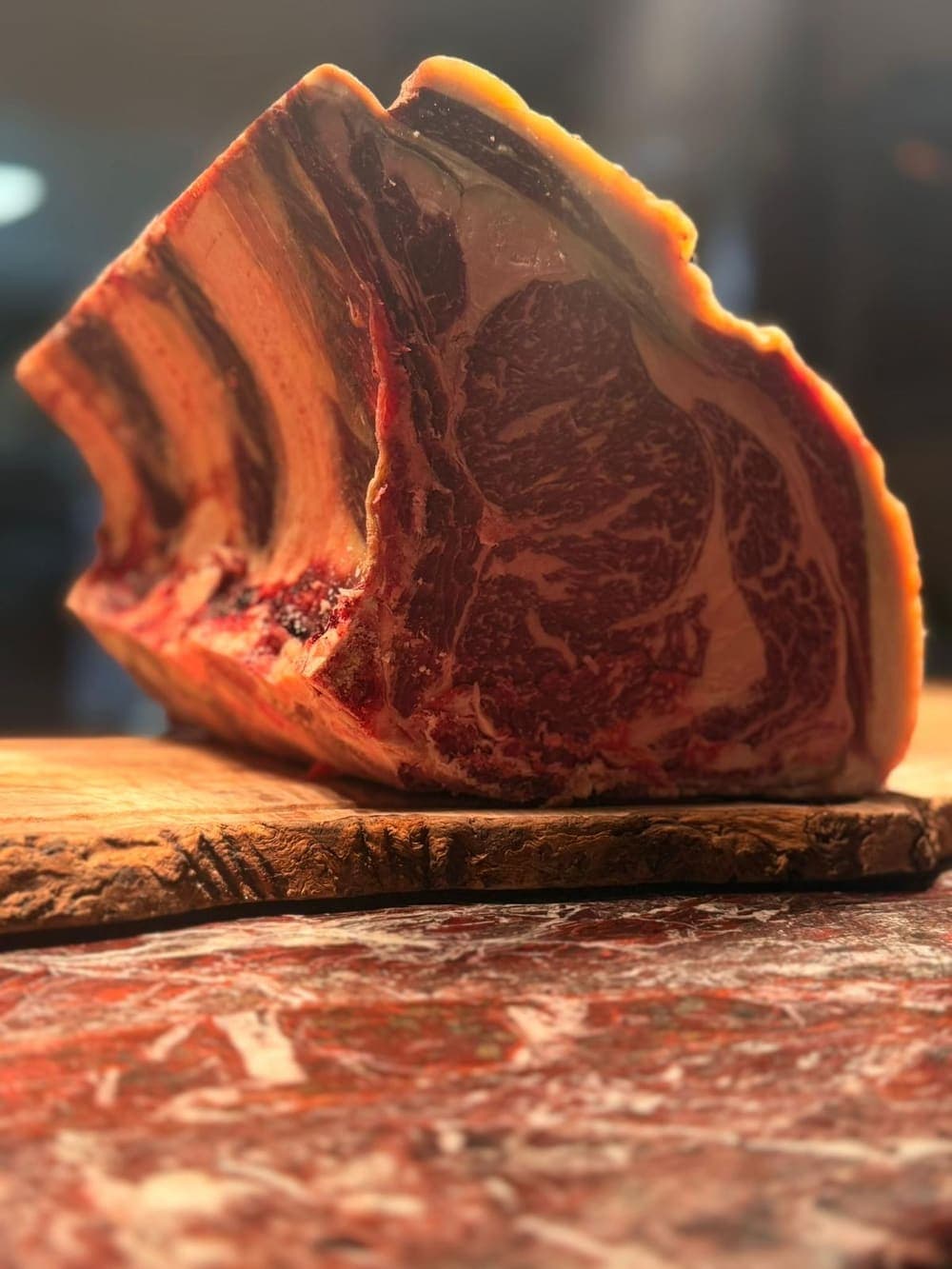 Pièce de bœuf maturée à croûte noire, cœur persillé